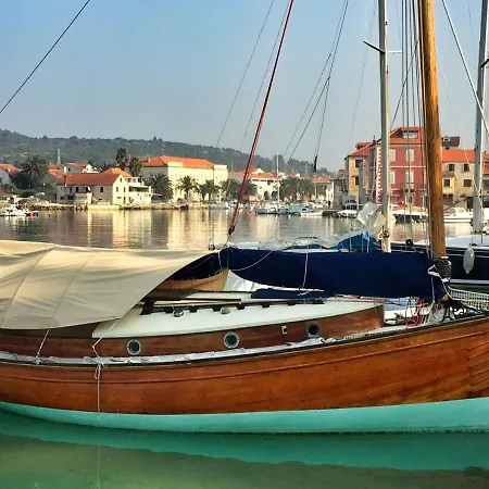 Hidden House Suites Stari Grad *